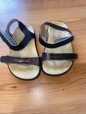 Native Kids Glitter Brown Double-Strap Sandals